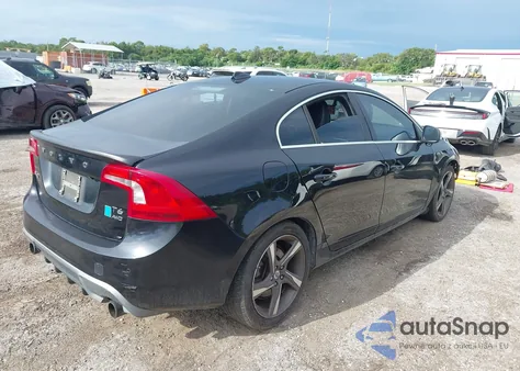 2013 Volvo S60 T6/T6 Platinum/T6 Premier Plus/T6 R-Design/T6 R-Design Platinum z USA, uszkodzony, nr VIN YV1902FHXD2176509